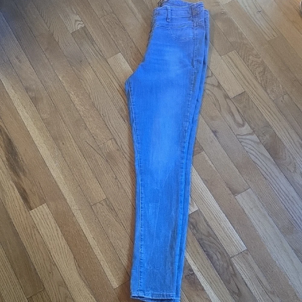Refuge High Rise Blue Jeans - Picture 5 of 9